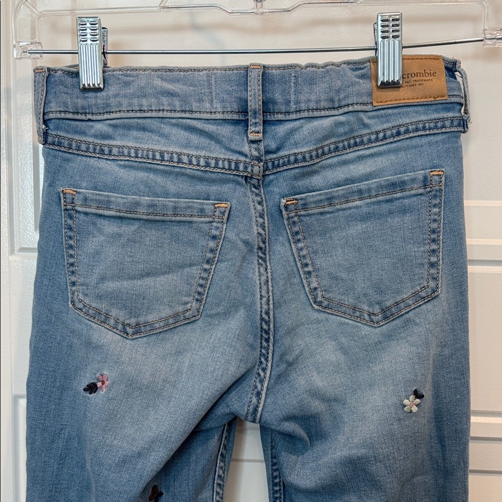Abercrombie Kids Light Blue Embroidered Jeans - Picture 6 of 8